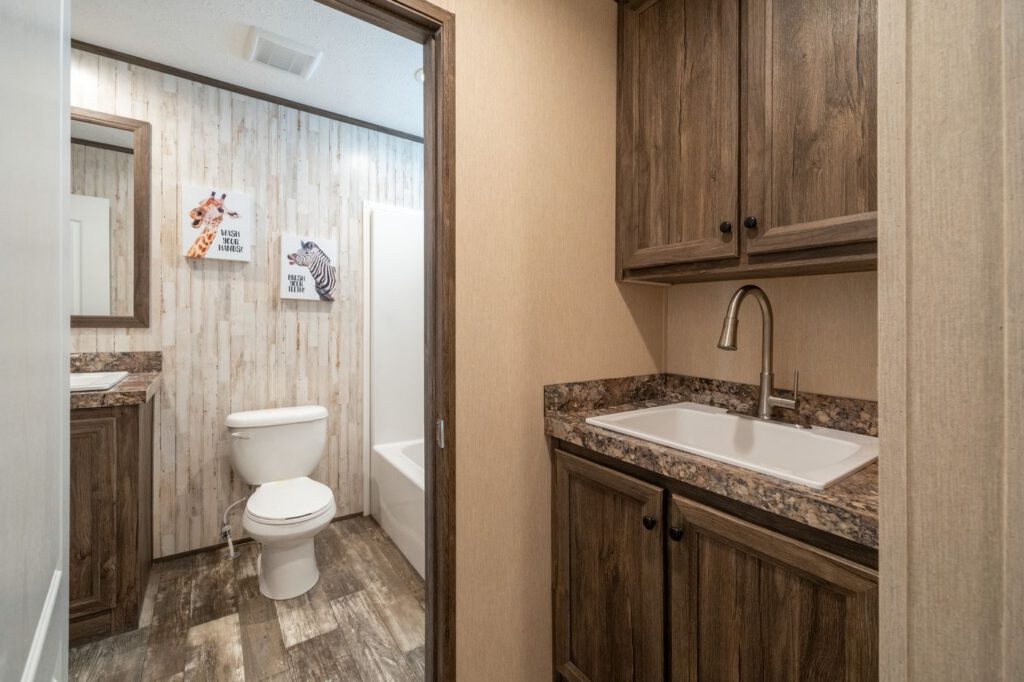 Clayton Savannah Hardin Bathroom 4
