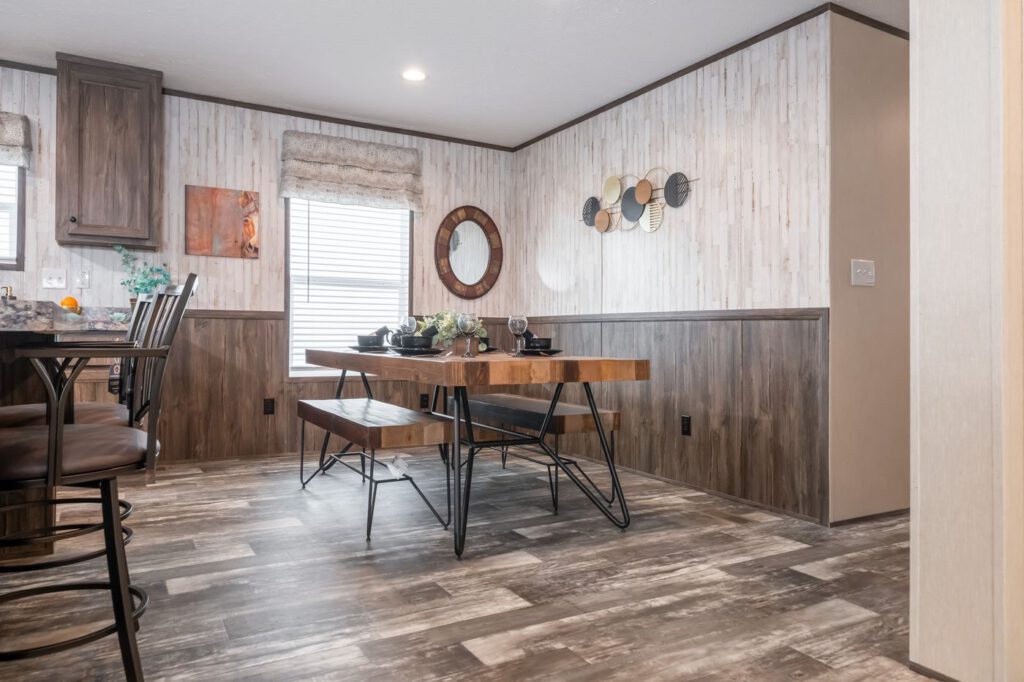 Clayton Savannah Hardin Dining Area
