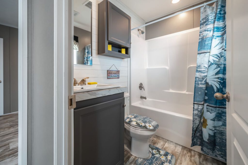 Clayton Savannah Major Bathroom 4